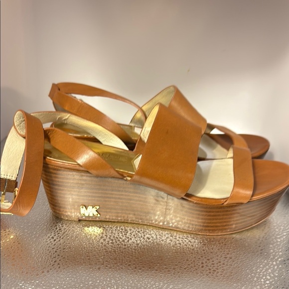 Michael Kors Tan Platform Sandals with Metallic Sole - Picture 2 of 9